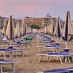 Apartamento Pool-view Flat With Fenced Garden Bibione