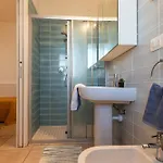Apartamento Pool-view Flat With Fenced Garden *