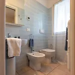 Apartamento Pool-view Flat With Fenced Garden