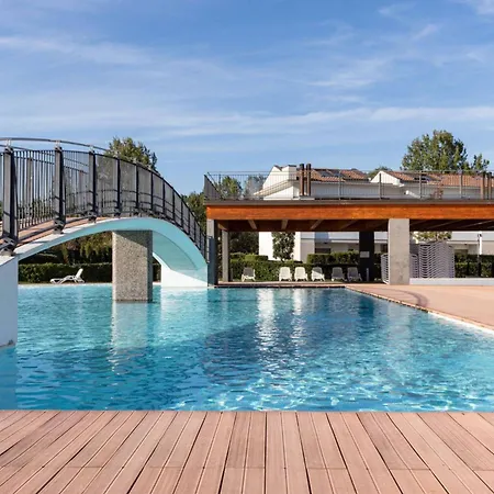 Pool-view Flat With Fenced Garden Apartamento Bibione