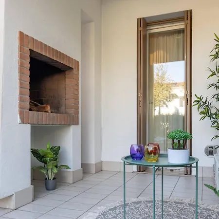Apartamento Pool-view Flat With Fenced Garden