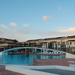 Apartment Pool-view Flat With Fenced Garden *