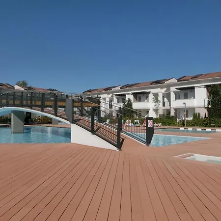 Pool-view Flat With Fenced Garden *