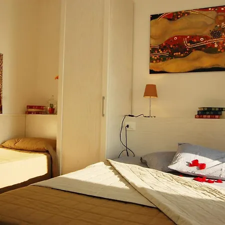 Apartament Pool-view Flat With Fenced Garden