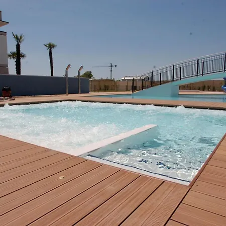 Pool-view Flat With Fenced Garden Apartament *