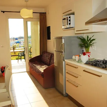 Pool-view Flat With Fenced Garden Apartment