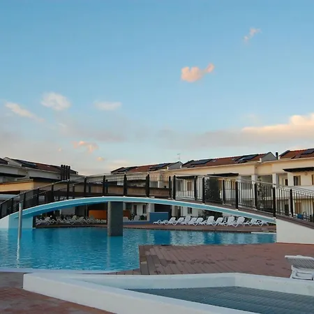Διαμέρισμα Pool-view Flat With Fenced Garden *