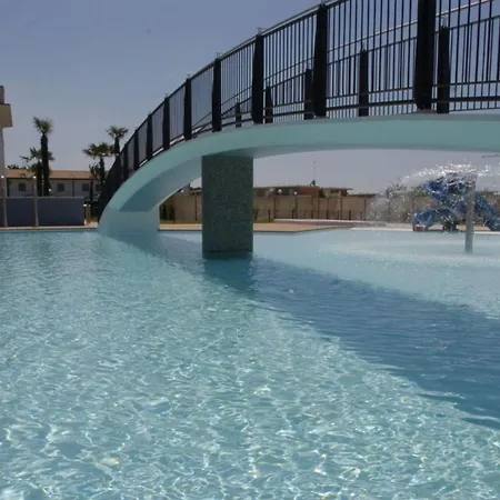 Pool-view Flat With Fenced Garden Apartament *