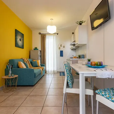 Pool-view Flat With Fenced Garden