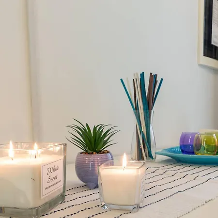 Pool-view Flat With Fenced Garden 아파트