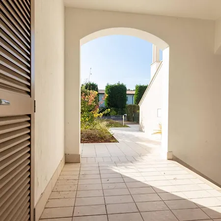 Διαμέρισμα Pool-view Flat With Fenced Garden *