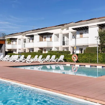 Pool-view Flat With Fenced Garden Διαμέρισμα Μπιμπιόνε