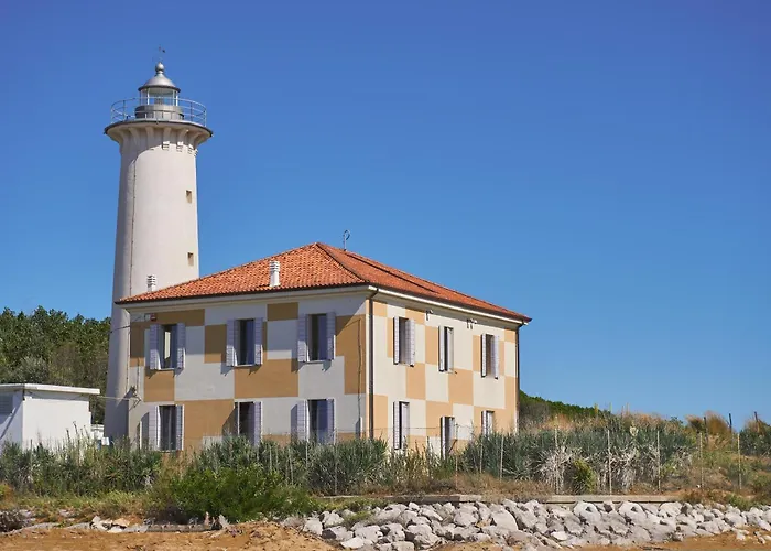 Pool-view Flat With Fenced Garden 아파트 비비오네