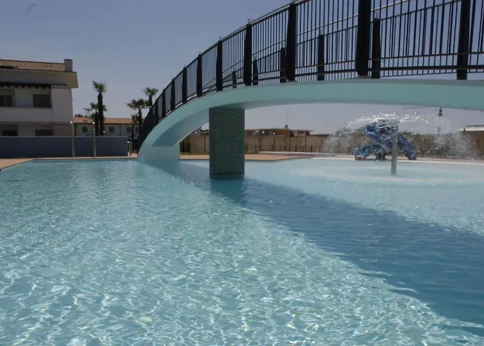 Pool-view Flat With Fenced Garden Apartman *