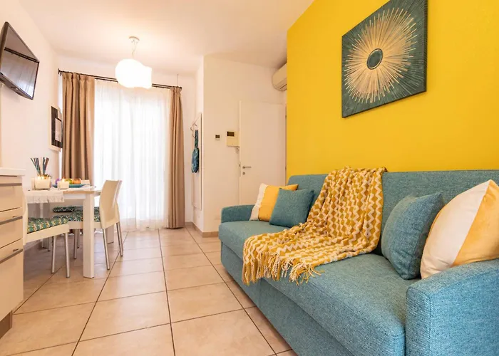 Pool-view Flat With Fenced Garden Apartman *