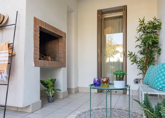 Apartman Pool-view Flat With Fenced Garden