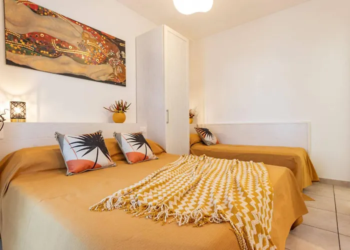 Pool-view Flat With Fenced Garden Apartman *