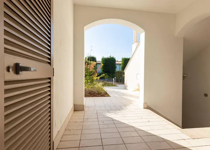 아파트 Pool-view Flat With Fenced Garden *