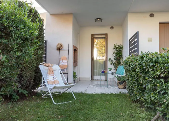 Pool-view Flat With Fenced Garden * Bibione